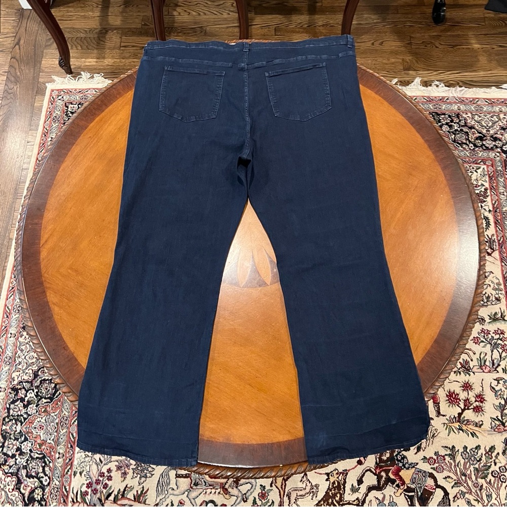 Universal Standard Sava High Rise Flare Jeans Dark Indigo Wash Approximating 30 - Picture 4 of 16